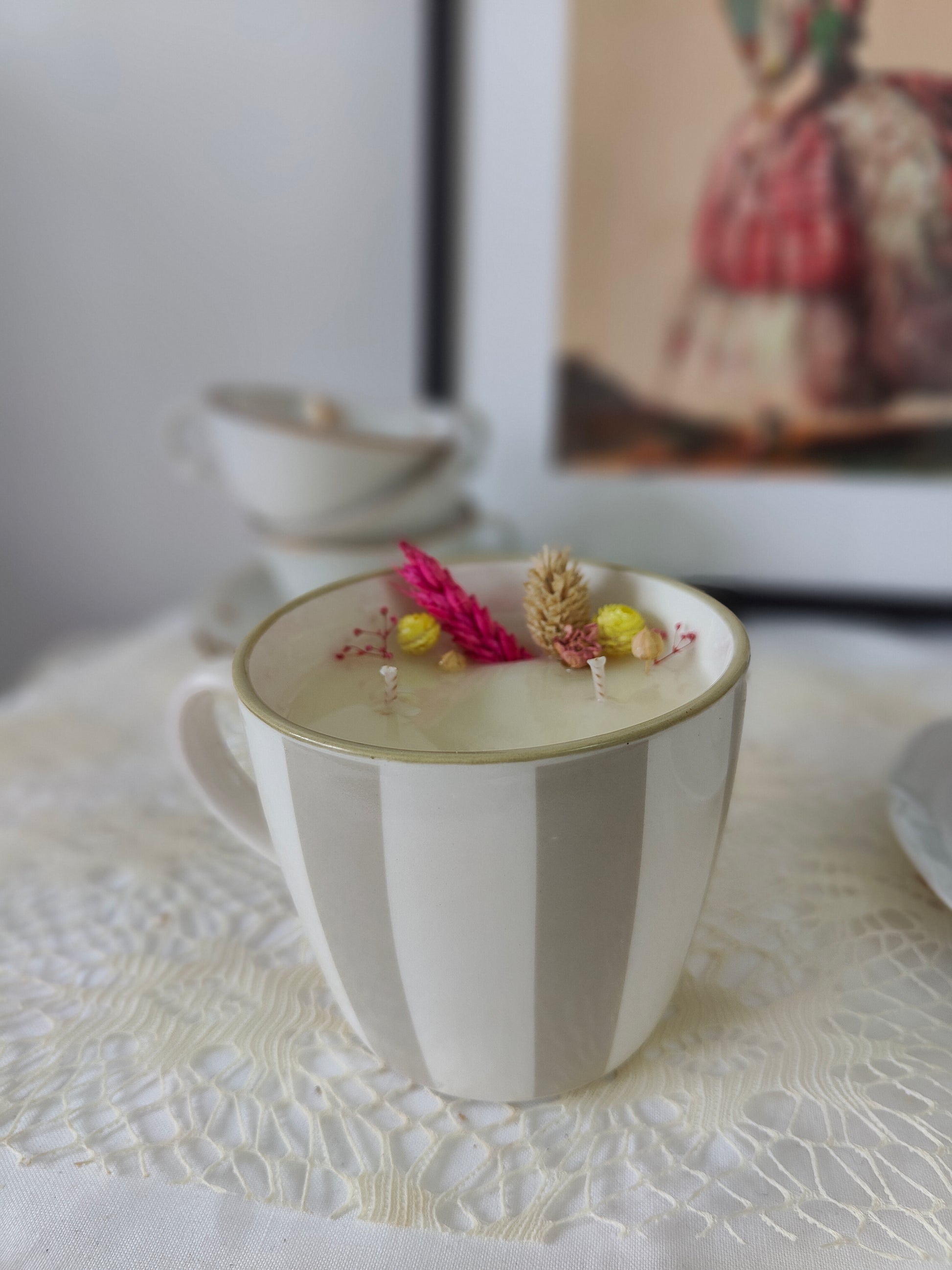 Tasse à rayure fleuries
