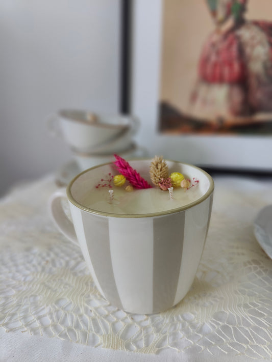 Tasse à rayure fleuries