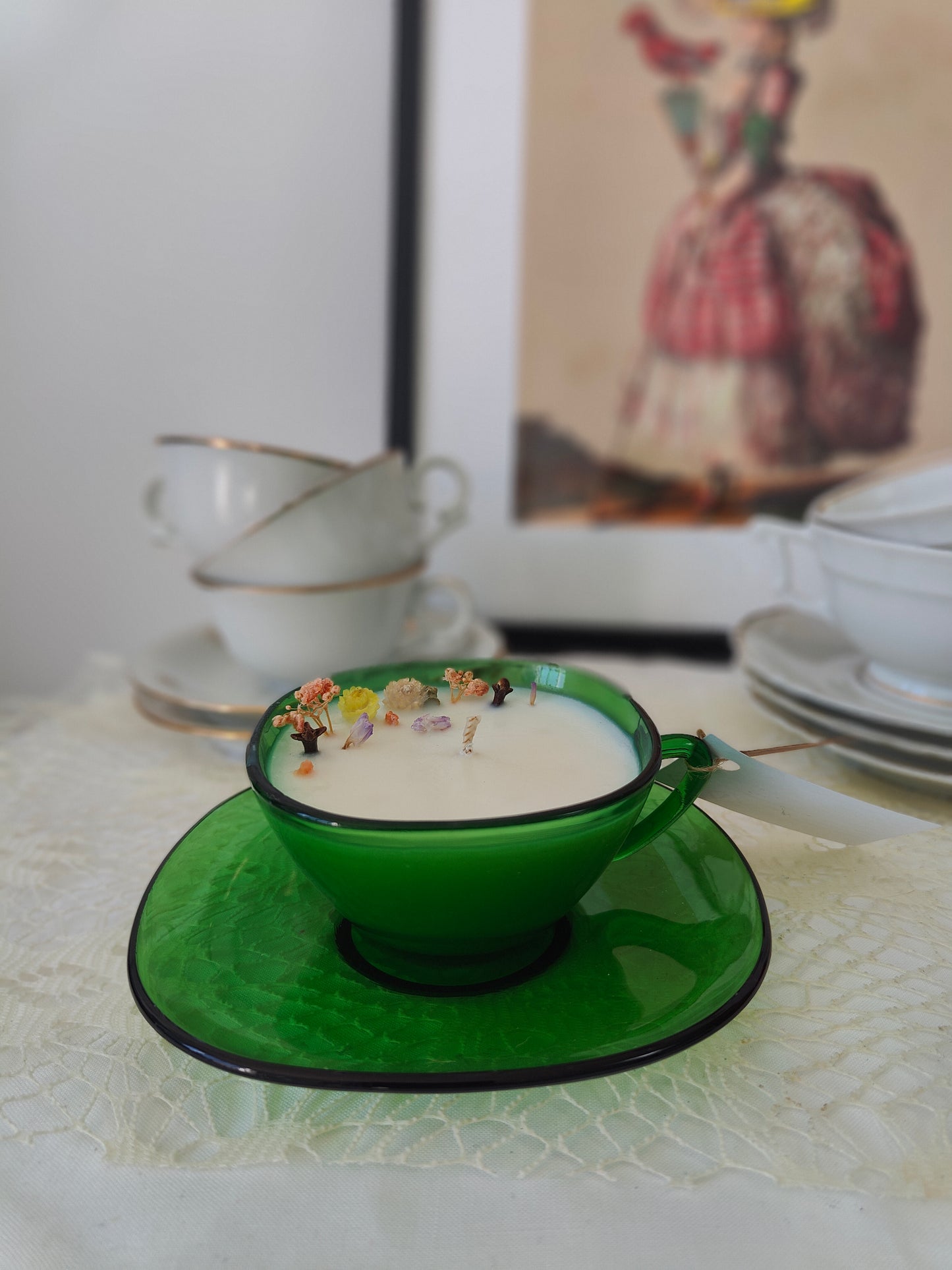 Bougie parfumée dans une tasse verte