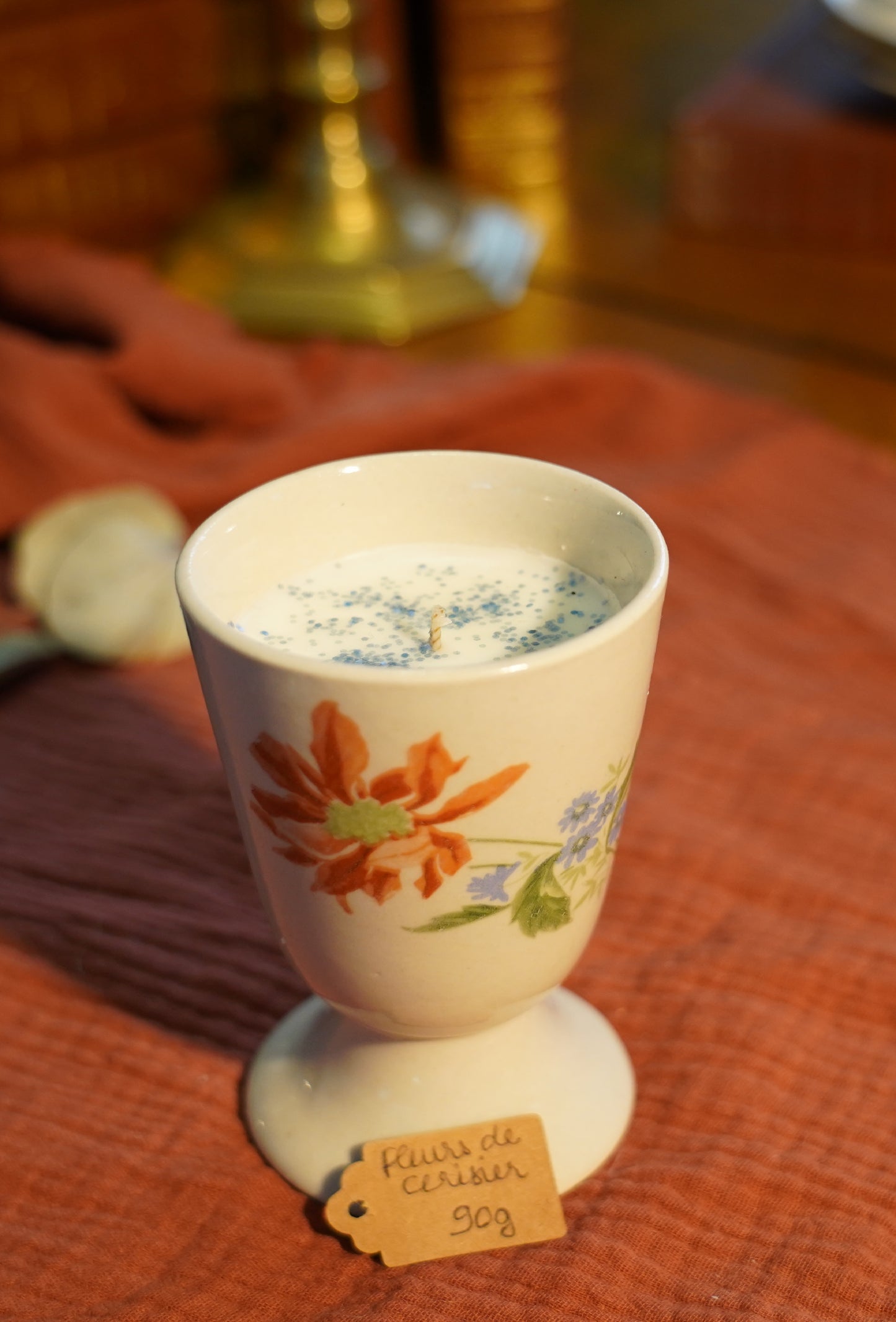 Bougie parfumée dans un mazagran