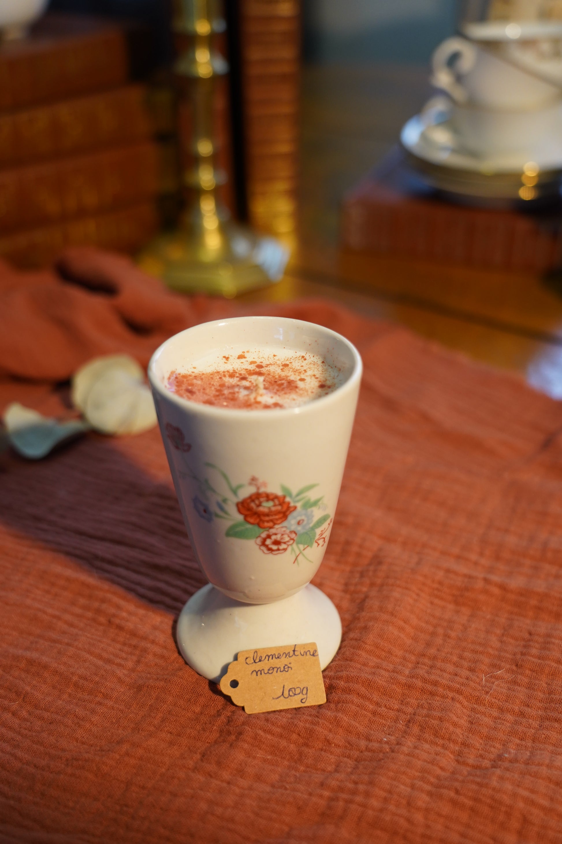 Bougie parfumée dans un mazagran